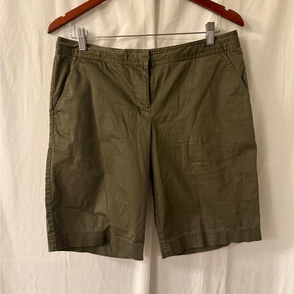 Tommy Bahama Pants - Tommy Bahama green Bermuda shorts size 8